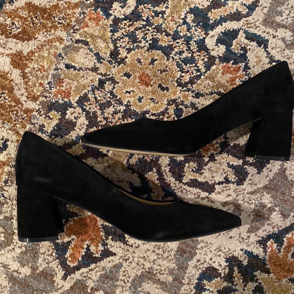Black Marc Fisher suede pumps